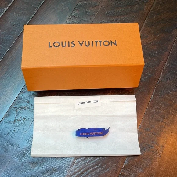 Louis Vuitton Box, Shopping Bag & Ribbon, Perfume Box & Holder - Picture 8 of 16